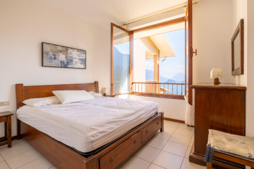 Apartment with a lake view in Menaggio – Residence with a pool