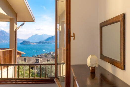 Apartment with a lake view in Menaggio – Residence with a pool