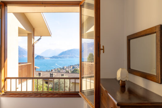 Apartment with a lake view in Menaggio – Residence with a pool