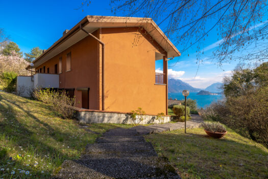 Apartment with a lake view in Menaggio – Residence with a pool