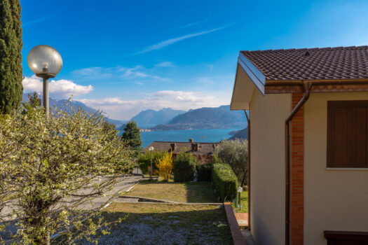 Apartment with a lake view in Menaggio – Residence with a pool