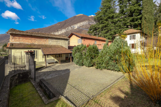 Villa with garden in Tremezzina – close to the center with lake view