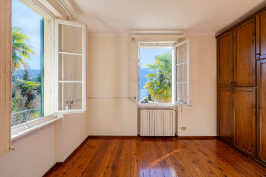 Villa with garden in Tremezzina – close to the center with lake view