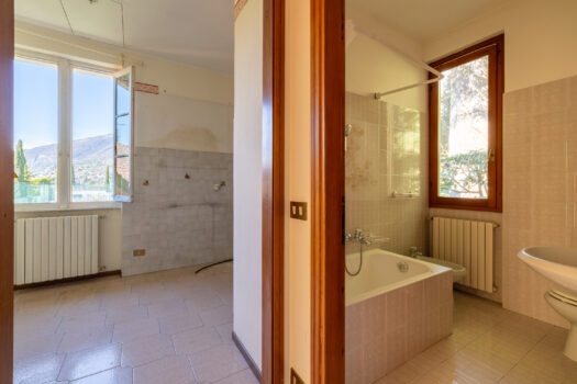 Villa with garden in Tremezzina – close to the center with lake view