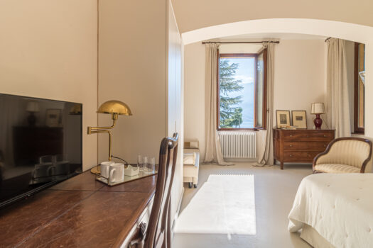 Villa directly on the lake in Tremezzina – stunning lake view