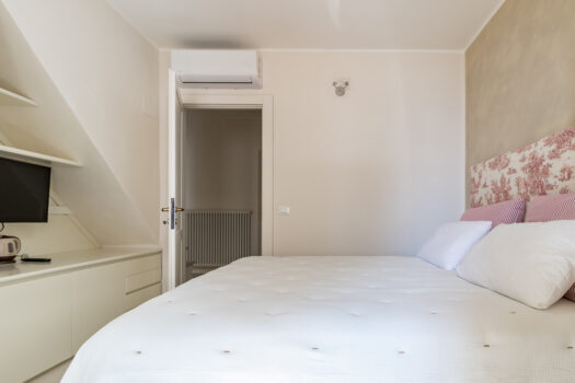 Villa directly on the lake in Tremezzina – stunning lake view