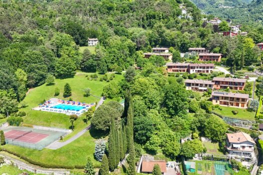 Apartment with a lake view in Menaggio – Residence with a pool