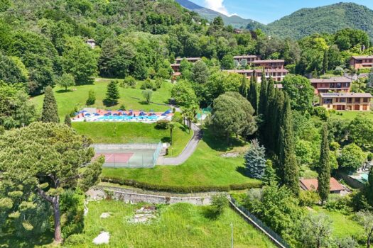 Apartment with a lake view in Menaggio – Residence with a pool