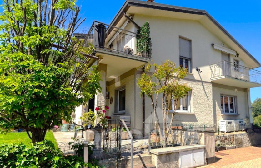 Apartment in villa with garden in Cernobbio