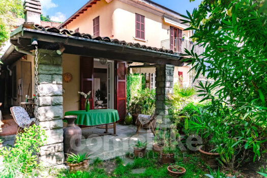 Apartment in historic house with terrace and garden in Moltrasio