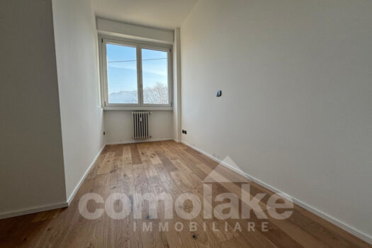 Apartment with terrace overlooking the lake in Como