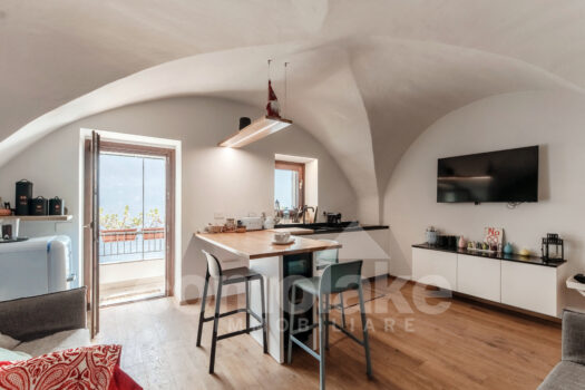 Historic house directly on the lake with terrace in Brienno