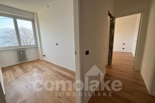 Apartment with terrace overlooking the lake in Como