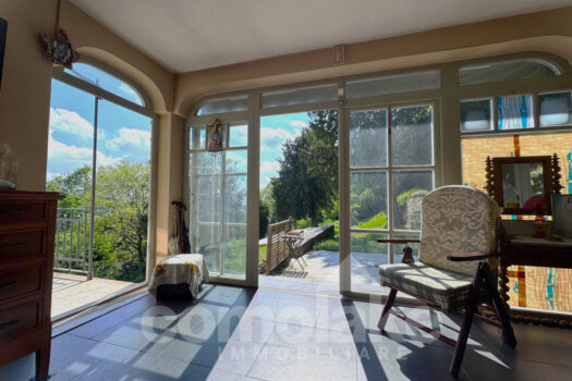 Old house with large garden in Cernobbio