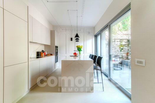 Detached house with a garden and lake view in Carate Urio