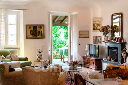 Apartment in historic house with terrace and garden in Moltrasio