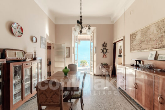 Historic house with a terrace and garden in Moltrasio