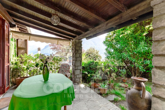 Apartment in historic house with terrace and garden in Moltrasio