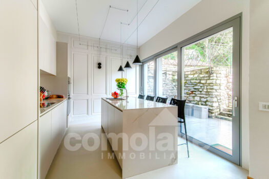 Detached house with a garden and lake view in Carate Urio