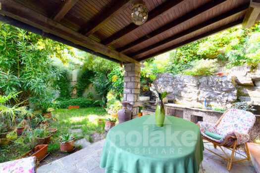 Apartment in historic house with terrace and garden in Moltrasio