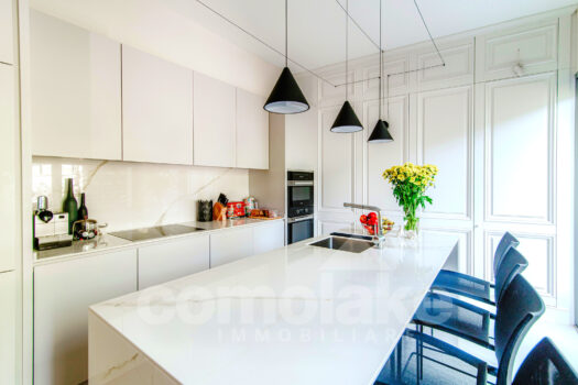 Detached house with a garden and lake view in Carate Urio