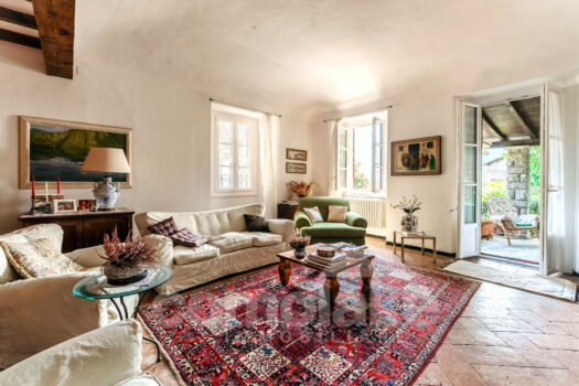 Apartment in historic house with terrace and garden in Moltrasio