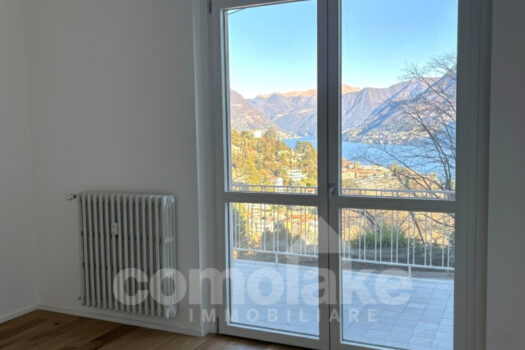 Apartment with terrace overlooking the lake in Como
