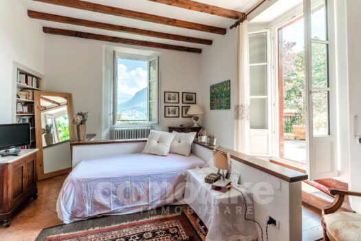Apartment in historic house with terrace and garden in Moltrasio