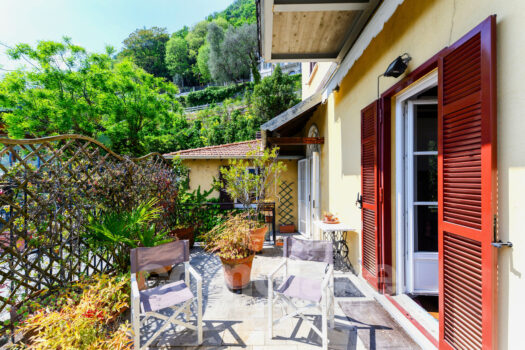 Apartment in historic house with terrace and garden in Moltrasio