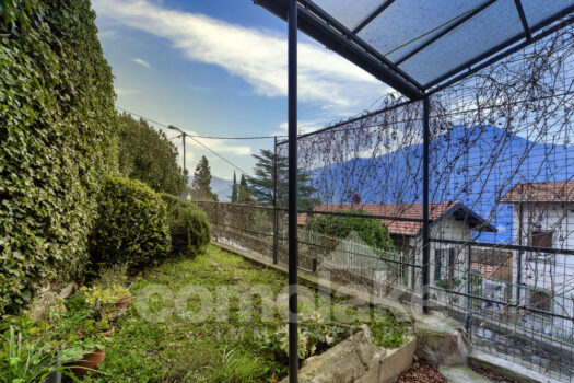 Modern villa with lake view in Moltrasio