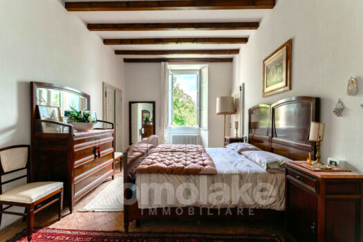 Apartment in historic house with terrace and garden in Moltrasio