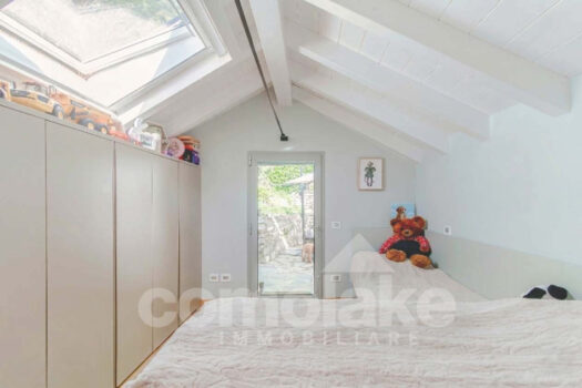 Detached house with a garden and lake view in Carate Urio