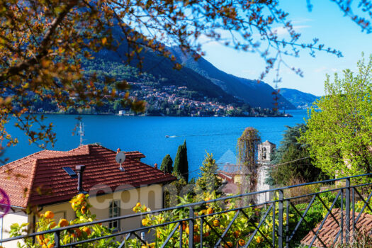 Detached house with a garden and lake view in Carate Urio