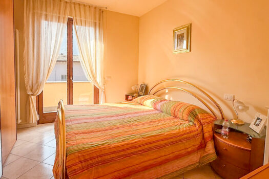 Small villa with a garden in Porlezza – near the town center