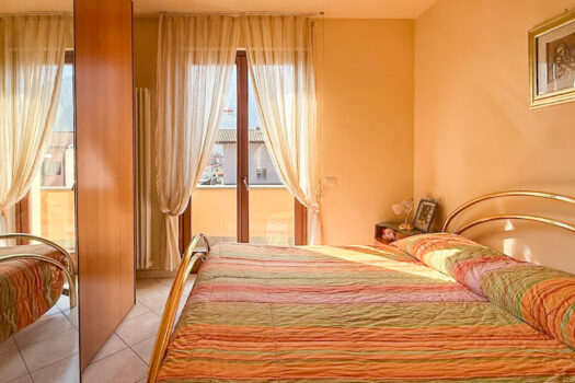 Small villa with a garden in Porlezza – near the town center