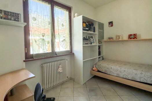 Small villa with a garden in Porlezza – near the town center