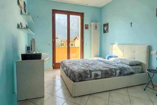 Small villa with a garden in Porlezza – near the town center
