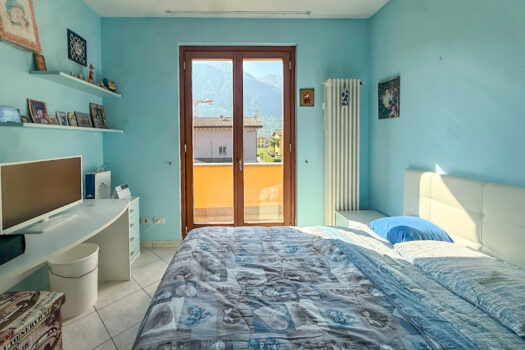 Small villa with a garden in Porlezza – near the town center