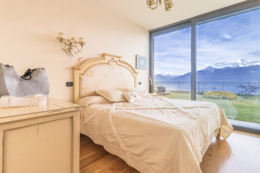 Modern panoramic apartment in Menaggio – with pool and rooftop garden