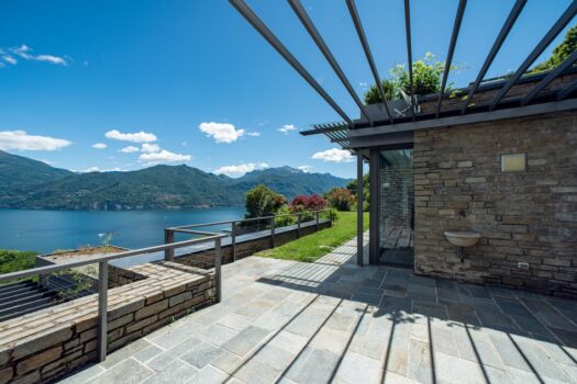Prestigious panoramic apartment in Menaggio – with pool and sun deck