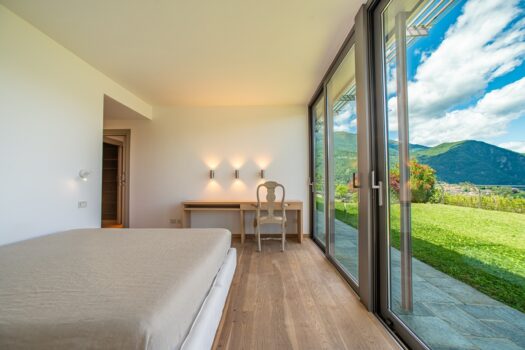 Prestigious panoramic apartment in Menaggio – with pool and sun deck
