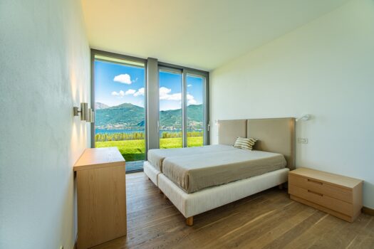 Prestigious panoramic apartment in Menaggio – with pool and sun deck