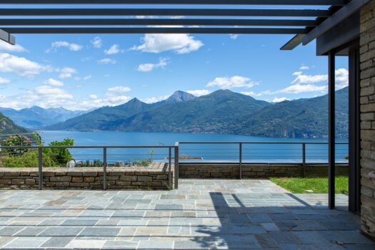 Prestigious panoramic apartment in Menaggio – with pool and sun deck