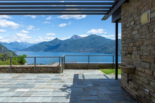 Prestigious panoramic apartment in Menaggio – with pool and sun deck