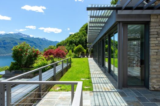 Prestigious panoramic apartment in Menaggio – with pool and sun deck
