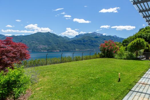 Prestigious panoramic apartment in Menaggio – with pool and sun deck