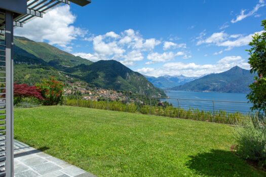 Prestigious panoramic apartment in Menaggio – with pool and sun deck