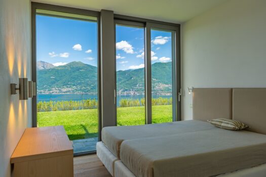 Prestigious panoramic apartment in Menaggio – with pool and sun deck