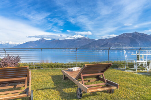 Modern panoramic apartment in Menaggio – with pool and rooftop garden