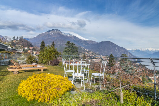 Modern panoramic apartment in Menaggio – with pool and rooftop garden